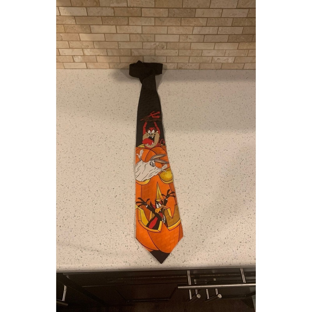 looney toons mania tie. B22